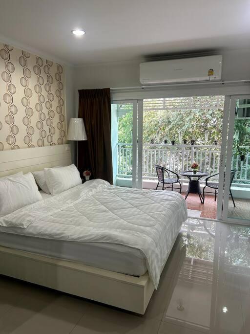 Baan Klang Condo In Central HHQ Exteriér fotografie